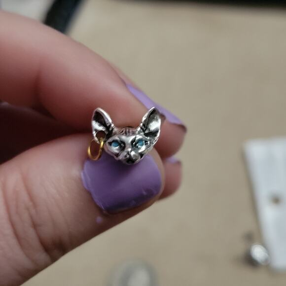 Sphynx cat post earrings, silver tone with blue eyes and gold hoops - Picture 2 of 2